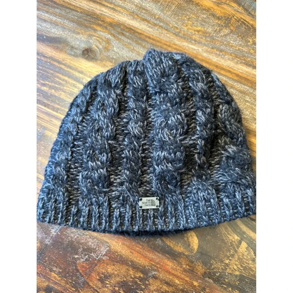 The North Face Cable Knit Beanie Gray‎ Wool Blend Fleece Lined Winter Hat Unisex